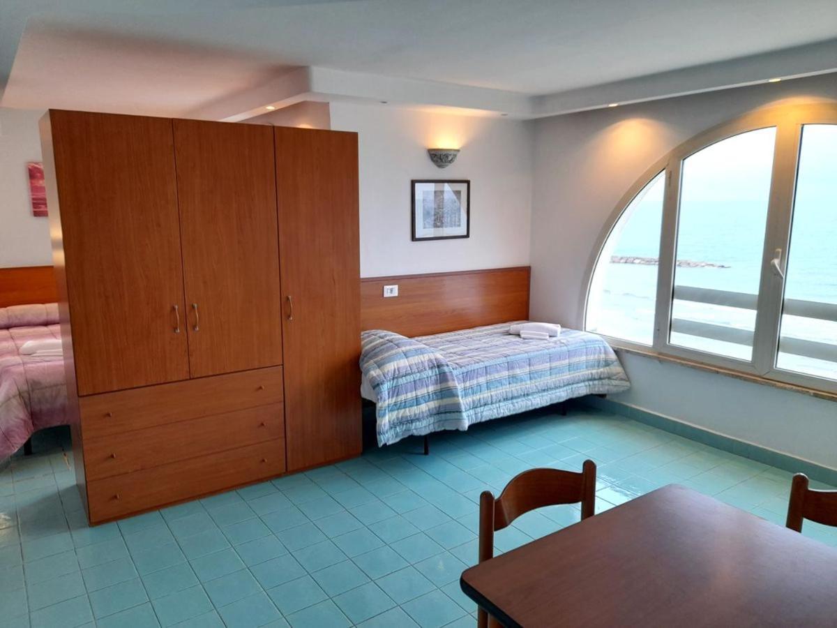 Casa Vacanze Elianto Anzio Buitenkant foto